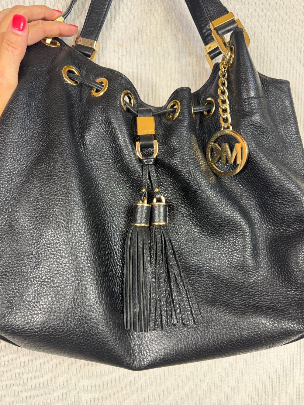 Michael Kors Camden Drawstring Hobo Bag Purse Black Gold Leather - Picture 3 of 11